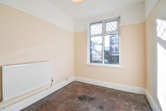 2 Bedroom Semi-Detached Bungalow For Sale In Tynewydd Road, Barry, CF62