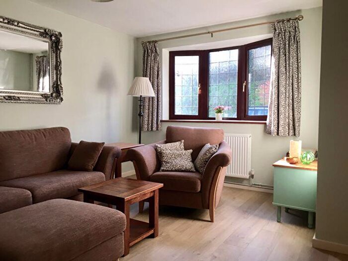 3 Bedroom Semi-Detached House To Rent In Otters Reach, Kennington, OX1