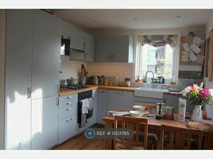 2 Bedroom Flat To Rent In Tooting Bec, London SW17