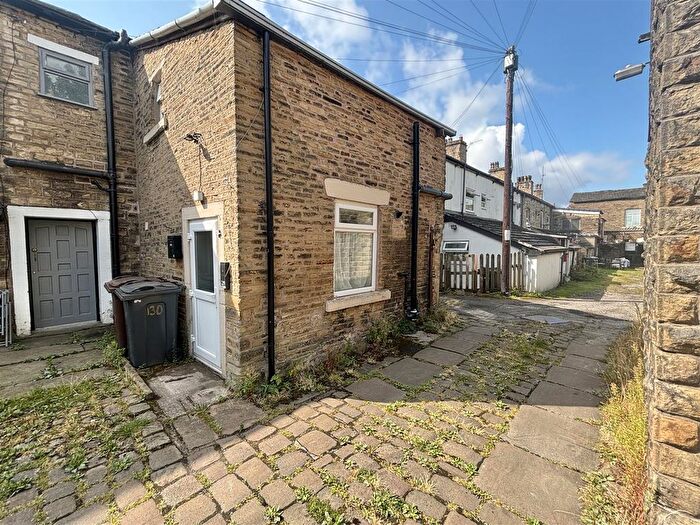 2 Bedroom Flat To Rent In High Street West, Glossop, SK13