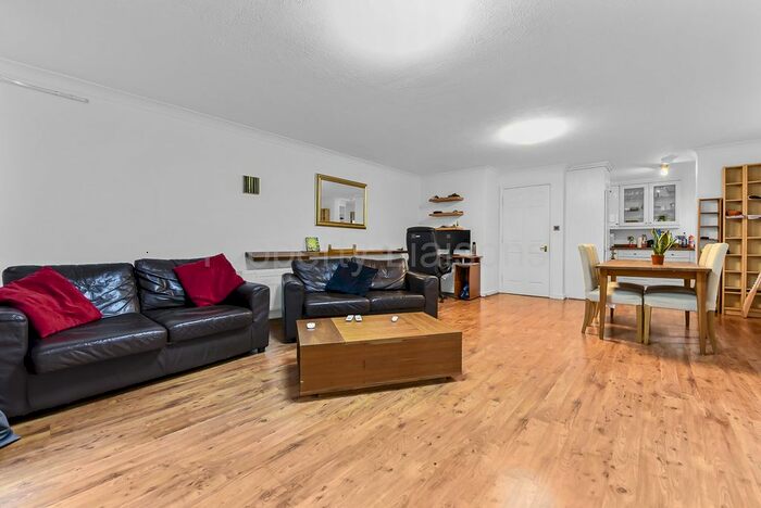 2 Bedroom Flat To Rent In George Leybourne House, Fletcher Street, London, E1