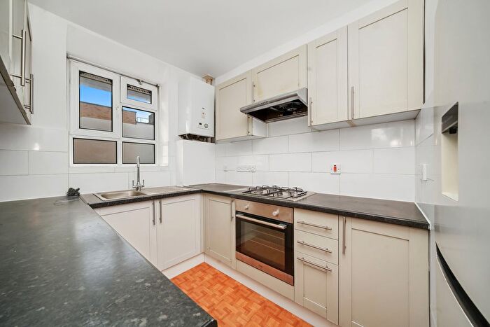 2 Bedroom Flat To Rent In Chagford House, Talwin Street, London, E3