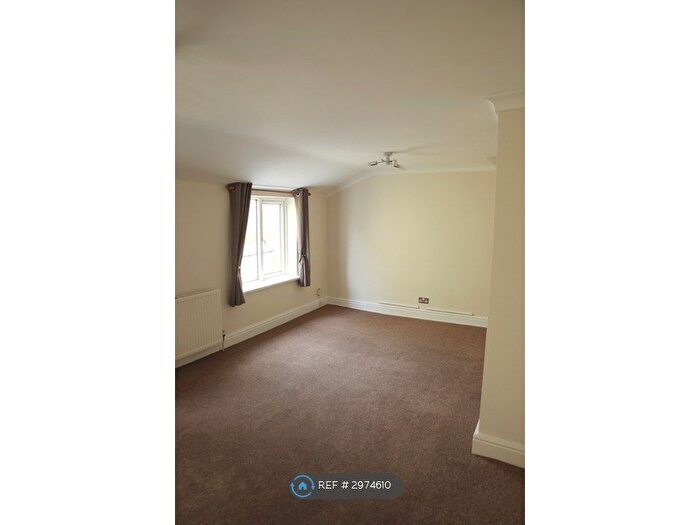 3 Bedroom Flat To Rent In High Street, Chesterton, Cambridge, CB4