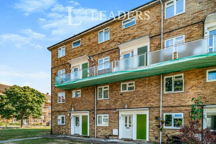 2 Bedroom Maisonette To Rent In The Ridgeway, St.Albans, AL4