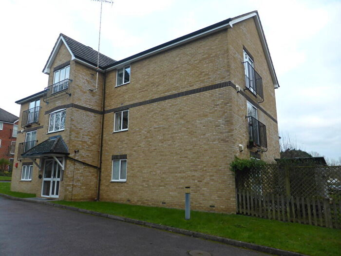 2 Bedroom Apartment To Rent In Westview Close, Redhill, RH1