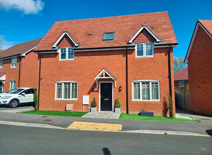 3 Bedroom Detached House For Sale In Lakeside Way, Old Calmore, SO40