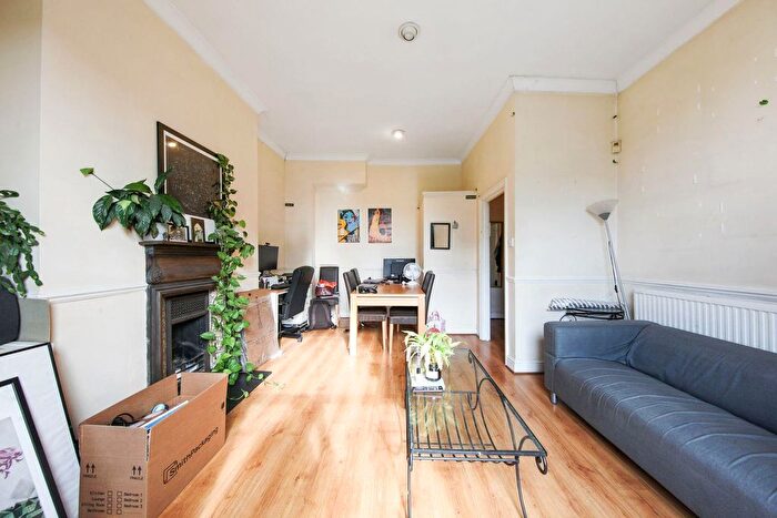 1 Bedroom Flat To Rent In The Avenue, Brondesbury, NW6