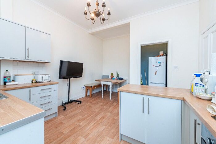 3 Bedroom Flat To Rent In Bruntsfield Avenue, Bruntsfield, Edinburgh, EH10