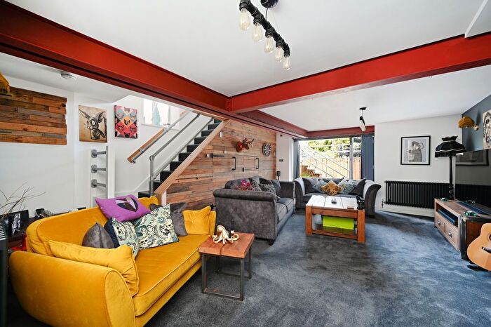 4 Bedroom Semi-Detached House For Sale In Bingham Park Crescent, Greystones, Sheffield, S11