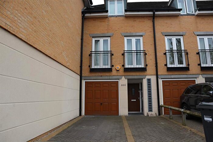 4 Bedroom End Terrace House To Rent In Beavers Lane, Hounslow, TW4