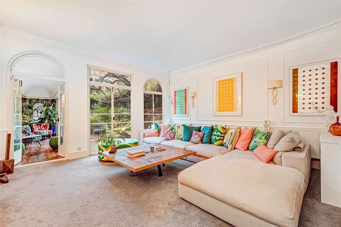 3 Bedroom Property To Rent In Eaton Terrace, London, SW1W