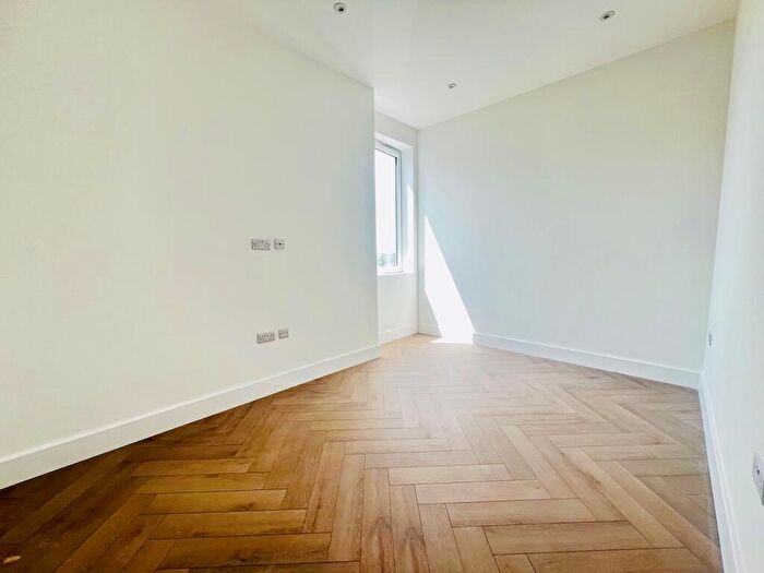 2 Bedroom Flat To Rent In High Street, Flat, CR0