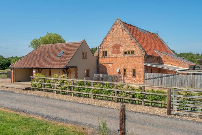 4 Bedroom Barn Conversion To Rent In Snetterton, Norwich, NR16