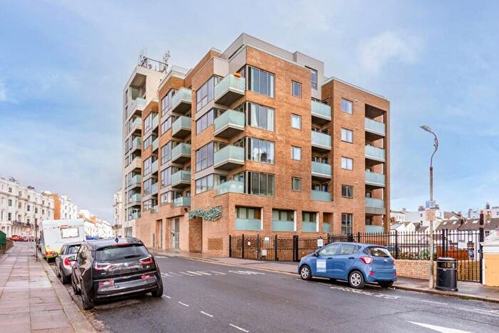 1 Bedroom Flat For Sale In Kingsway, Brighton Amp; Hove, BN3