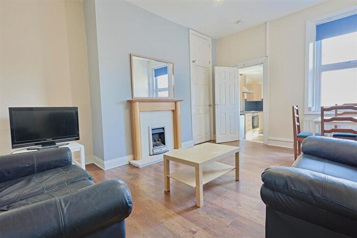 3 Bedroom Flat To Rent In Doncaster Road, Sandyford, Newcastle Upon Tyne, NE2