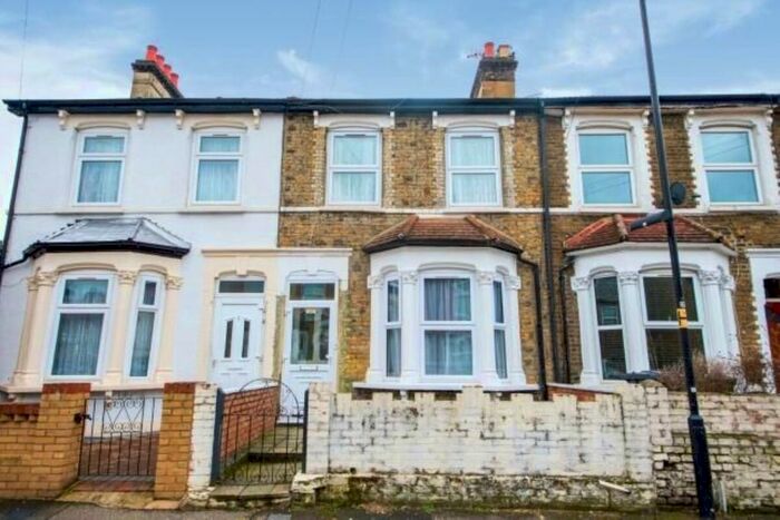 4 Bedroom Terraced House To Rent In Garner Road, Walthamstow, London E17