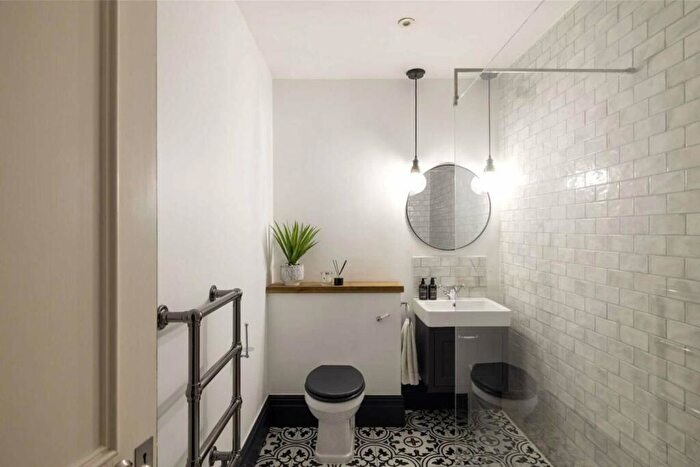 2 Bedroom Apartment To Rent In Fernshaw Road, London, SW10