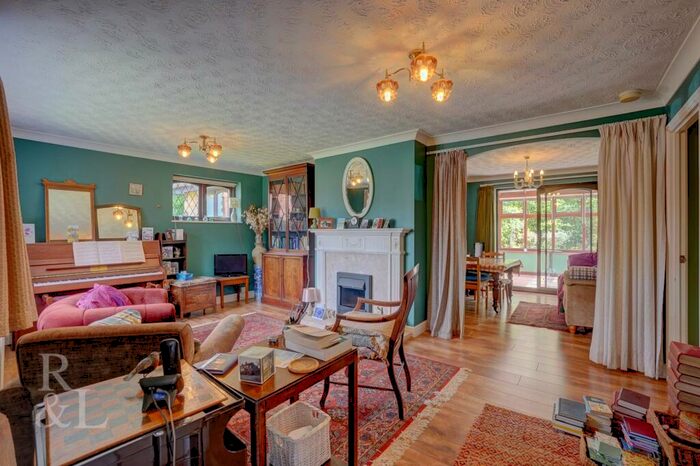 3 Bedroom Bungalow For Sale In Gresham Close, West Bridgford, Nottingham, NG2