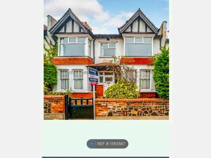 3 Bedroom Maisonette To Rent In Beechcroft Road, London, SW17