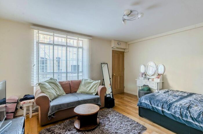 Studio To Rent In Westmoreland Terrace, Pimlico, London, SW1V