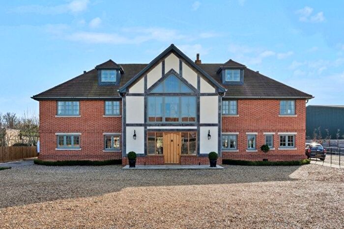 6 Bedroom Detached House For Sale In The Vale, Wokingham, RG40