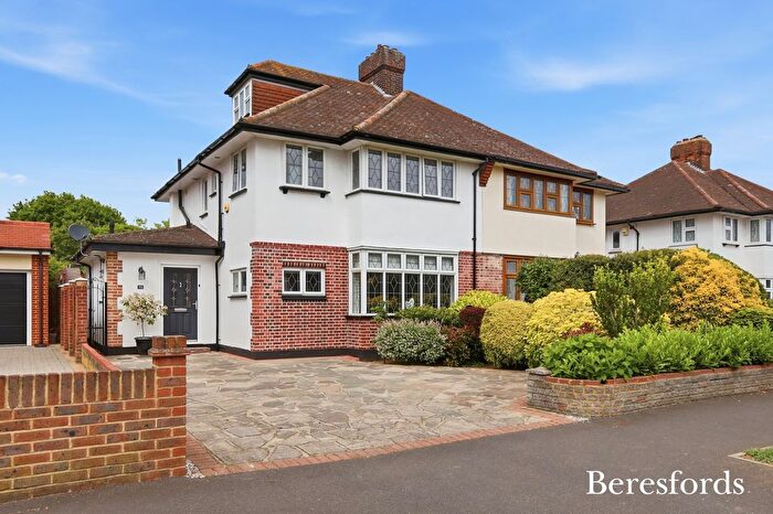 3 Bedroom Semi-Detached House For Sale In Park Drive, Upminster, RM14