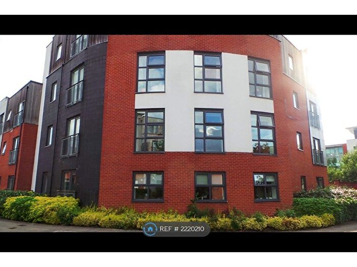 2 Bedroom Flat To Rent In West Didsbury, Manchester, M20