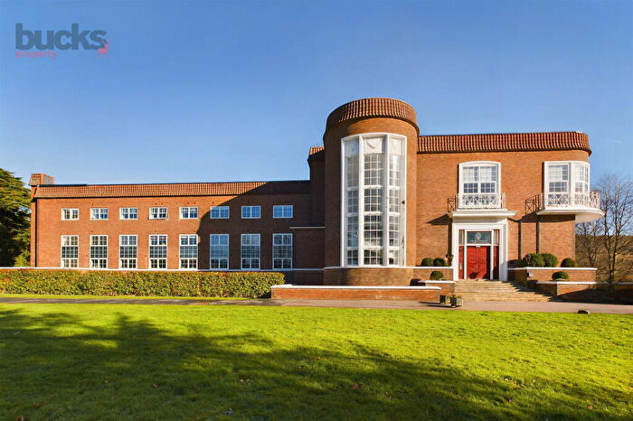 2 Bedroom Apartment For Sale In Wycombe Road, Saunderton, High Wycombe, Buckinghamshire, HP14