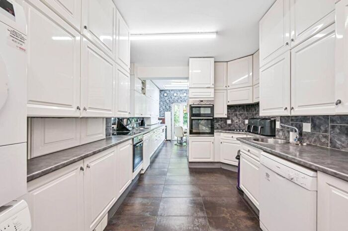 5 Bedroom Semi-Detached House For Sale In West Avenue, Hendon, London, NW4