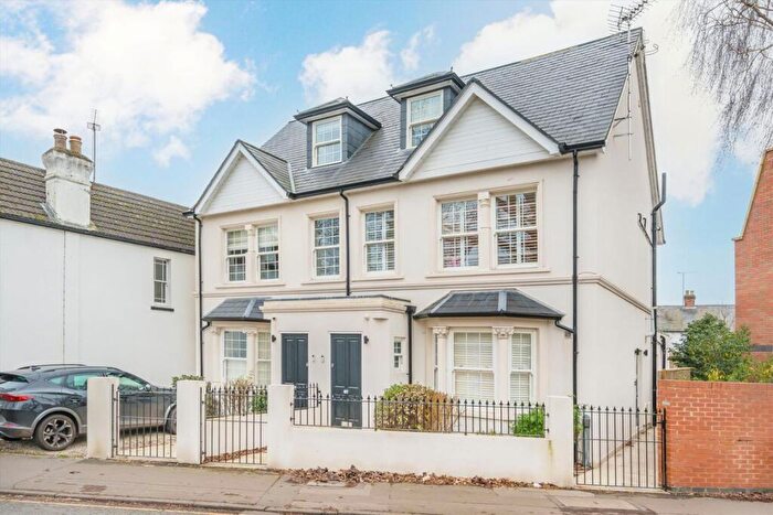 2 Bedroom Flat For Sale In Thames Street, Weybridge, KT13