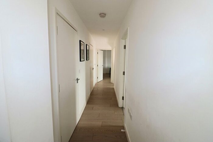 3 Bedroom Flat To Rent In Wilkinson Close, London, NW2