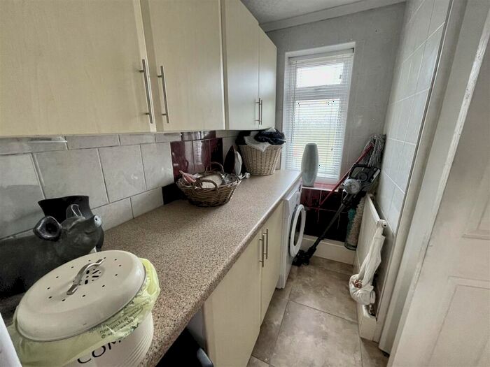 2 Bedroom Detached Bungalow For Sale In Wernddu Road, Ammanford, SA18