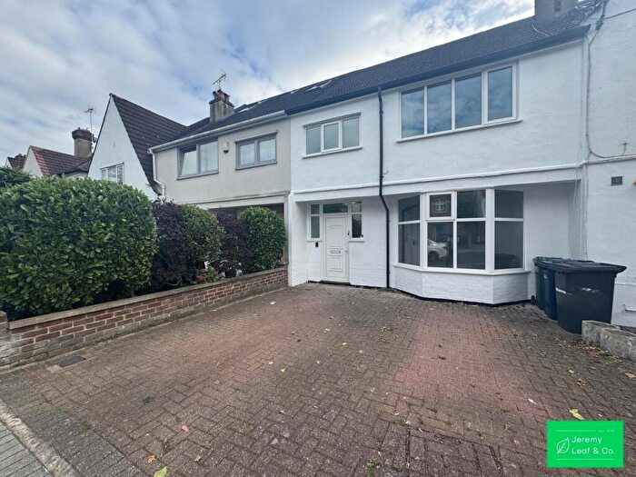 4 Bedroom House To Rent In Woodland Way, NW7