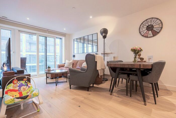 2 Bedroom Flat For Sale In Duke Of Wellington Avenue, Royal Arsenal, SE18