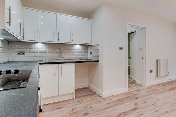 3 Bedroom Flat To Rent In Grosvenor Terrace, Camberwell, London SE5