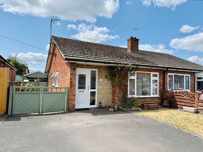 2 Bedroom Bungalow For Sale In Blacklands Road, Benson, OX10