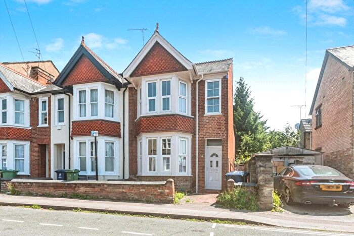 4 Bedroom End Of Terrace House For Sale In Southfield Road, Oxford, Oxfordshire, OX4