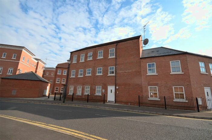 2 Bedroom Flat To Rent In Nymet Court, Aylesbury, Buckinghamshire HP19