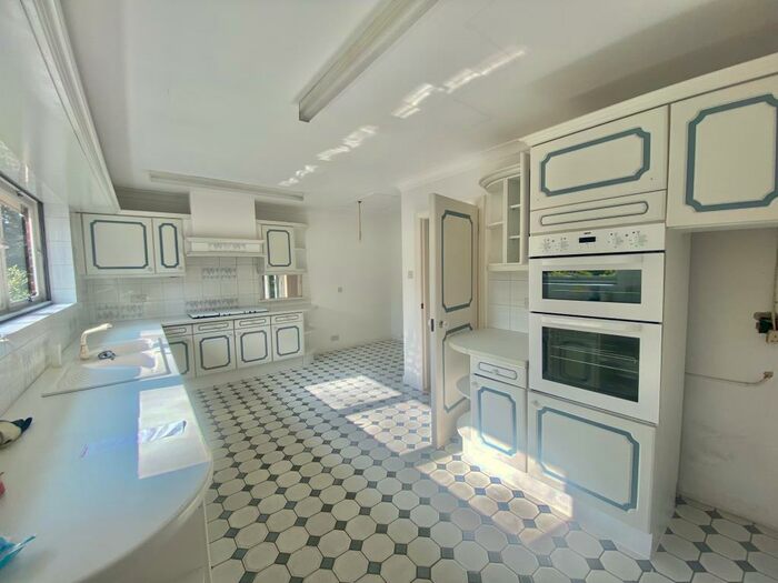 4 Bedroom Detached Bungalow To Rent In Rotherfield Greys, Chiltern Hills, RG9