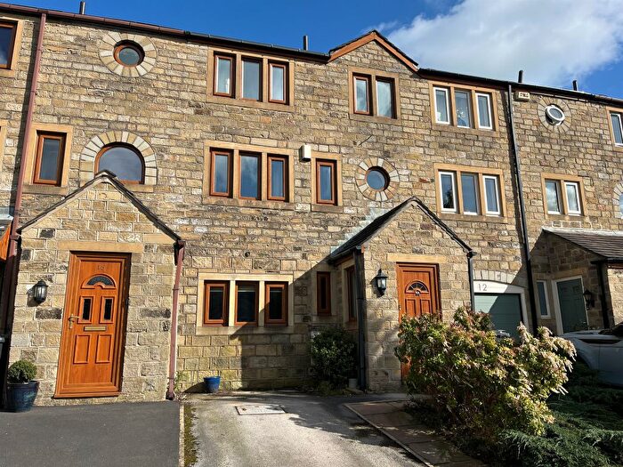 3 Bedroom Property For Sale In Fearnley Court, Holmfirth, HD9
