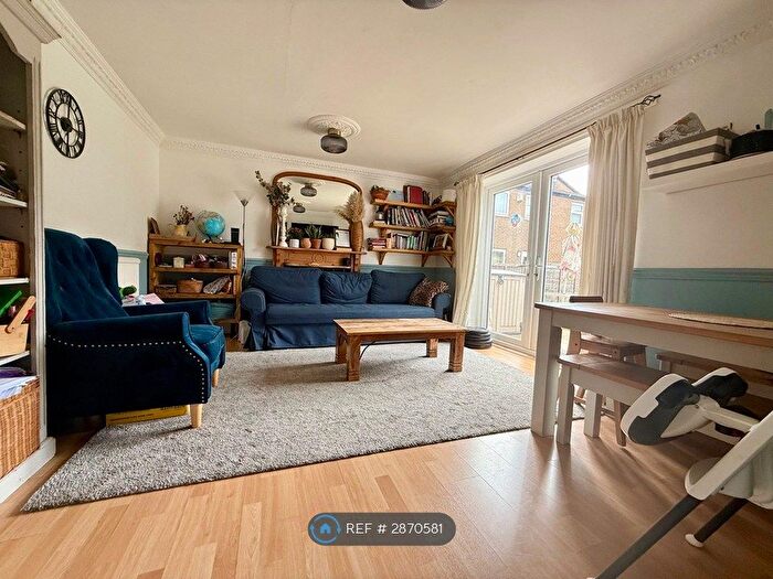 2 Bedroom End Of Terrace House To Rent In Adelwood Grove, Leeds, LS16