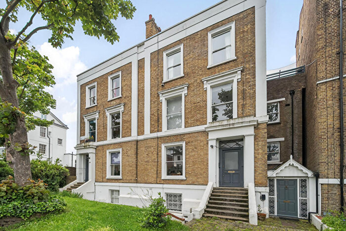 2 Bedroom Flat For Sale In Albion Road, London, N16