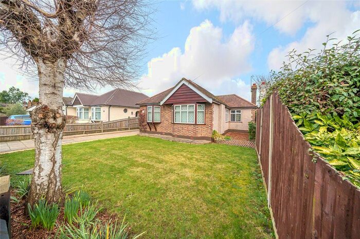 3 Bedroom Bungalow To Rent In Lois Drive, Shepperton, TW17