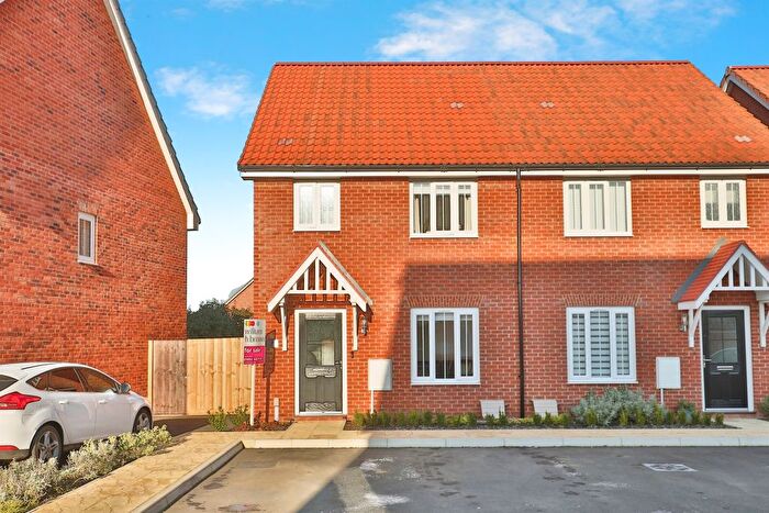 3 Bedroom Semi-Detached House For Sale In Nuthatch Grove, Wymondham, NR18