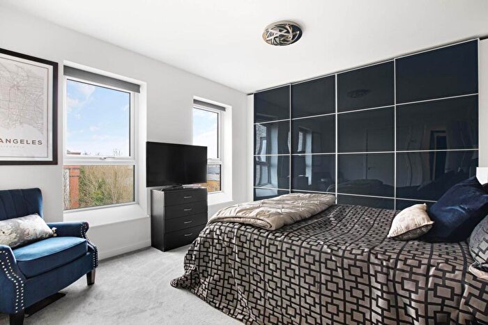 2 Bedroom Apartment For Sale In Sterling Square, Bracknell, RG12
