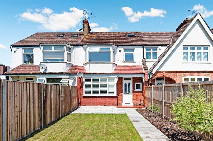 2 Bedroom Flat To Rent In Bushey Road, Raynes Park, SW20