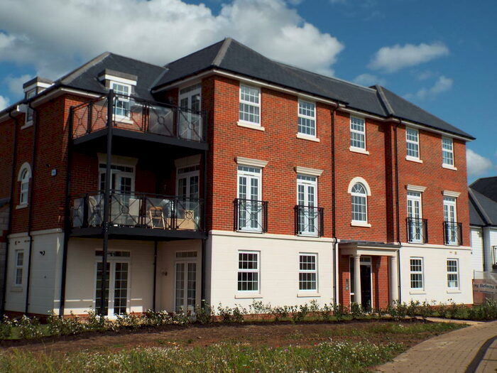 2 Bedroom Apartment To Rent In Monroe Way, Kings Hill, ME19