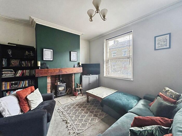 2 Bedroom Terraced House For Sale In Prospect Terrace, Cleckheaton, BD19