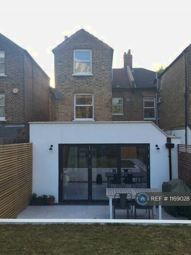 2 Bedroom Flat To Rent In Barry Road, London, SE22