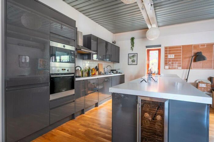 2 Bedroom Flat To Rent In Acton Lane, Harlesden, London, NW10